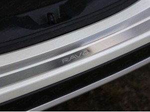 Накладка на задний бампер шлифованный лист надпись RAV4 для Toyota RAV4 № TOYRAV15-09